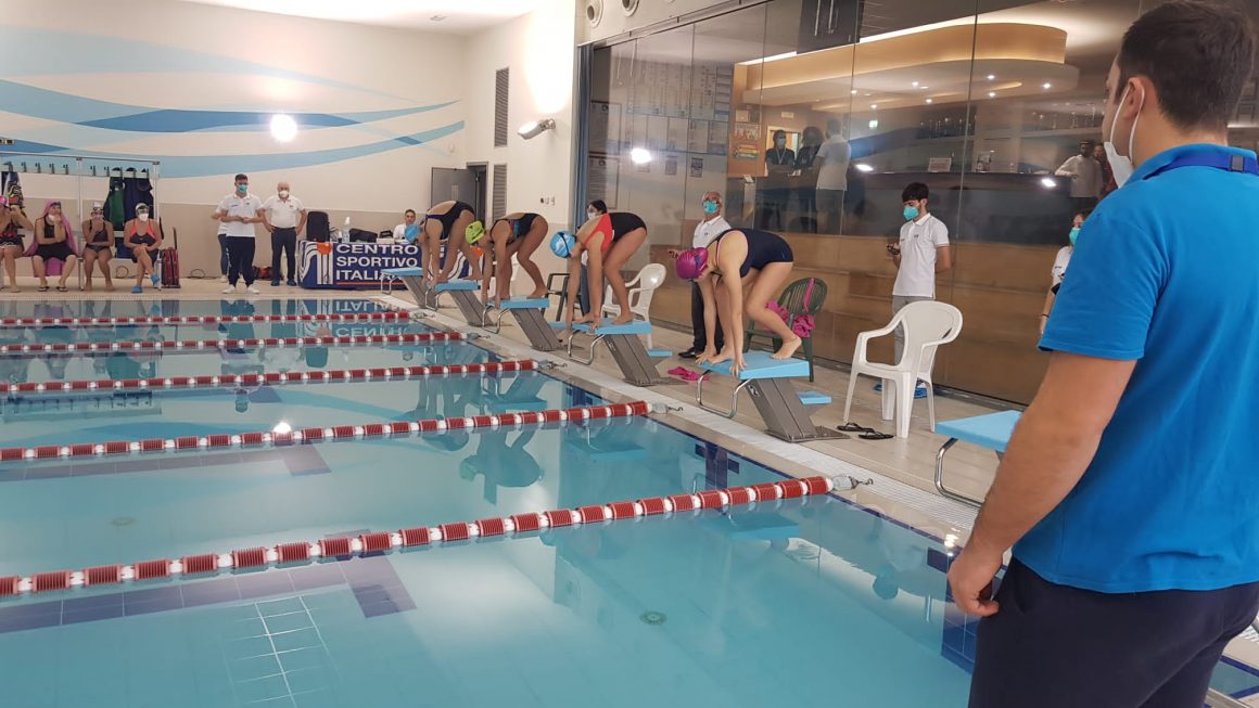 IL NUOTO C.S.I. TINGE DI BLUARANCIO IL FALCO SPORT VILLAGE DI STRIANO